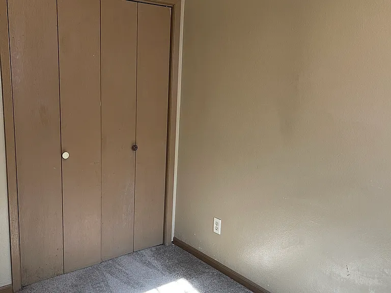 522 E Burlington St #3 — Photo 7