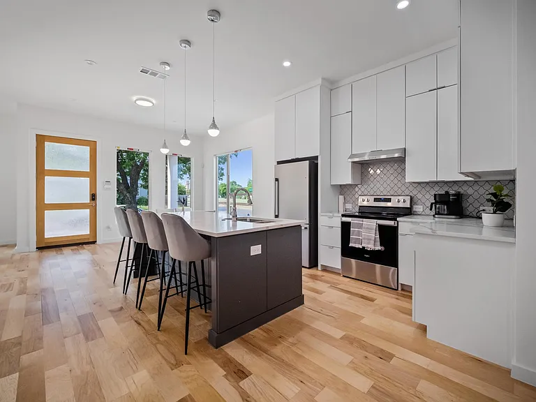 1350 Strickland St — Photo 1