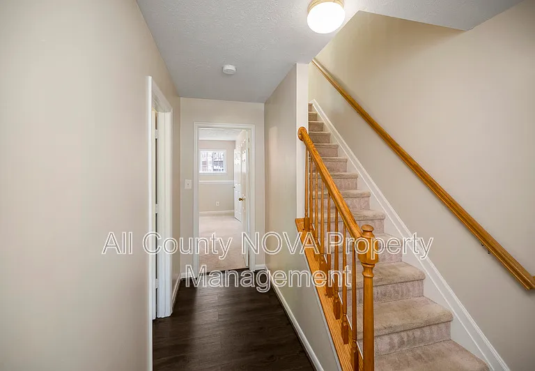 610 Kensington Dr — Photo 4