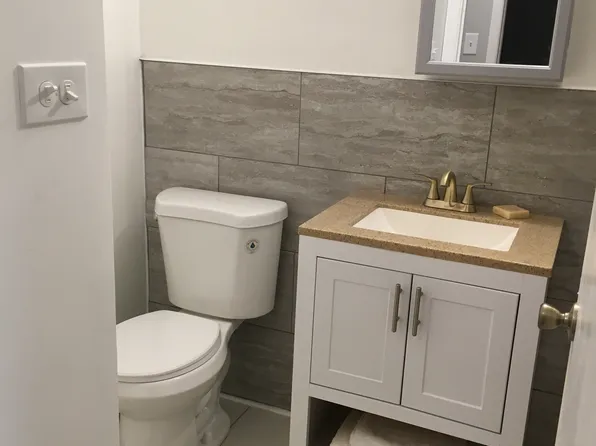 10380 Michael Todd Ter, Glenview, IL 60025