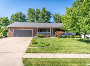 903 Dogwood Dr, Washington, IL 61571