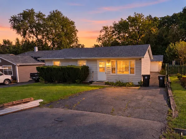 1114 N Oak Ter, Round Lake Beach, IL 60073