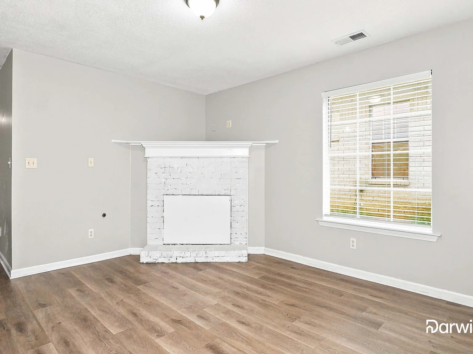 3 bed, 2.0 bath, 1199 sqft, $1,595 — Photo 4