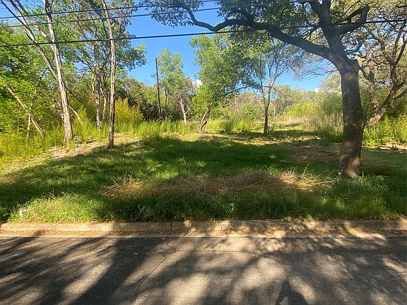 4th image of 3929 Mockingbird Ln