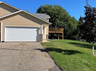 1060 Butte Ct, Chanhassen, MN 55317