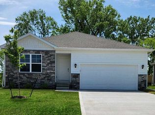 2782 Anne Dr, Hiawatha, IA 52233