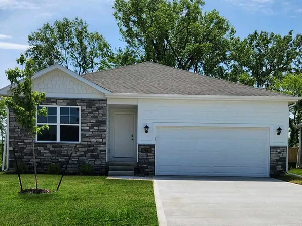 2782 Anne Dr, Hiawatha, IA 52233
