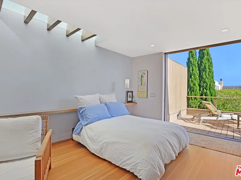 23752 Malibu Rd — Photo 31