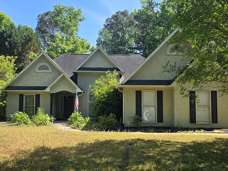 177 Manchester Dr — Photo 1