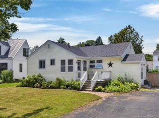 25 Woodbine Ct, Fredericton, NB E3B 2N5