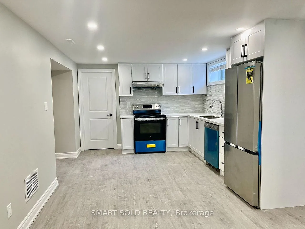 3 bed, $2,100 — Photo 3
