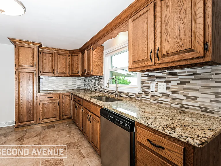 1003 Locust Dr — Photo 5