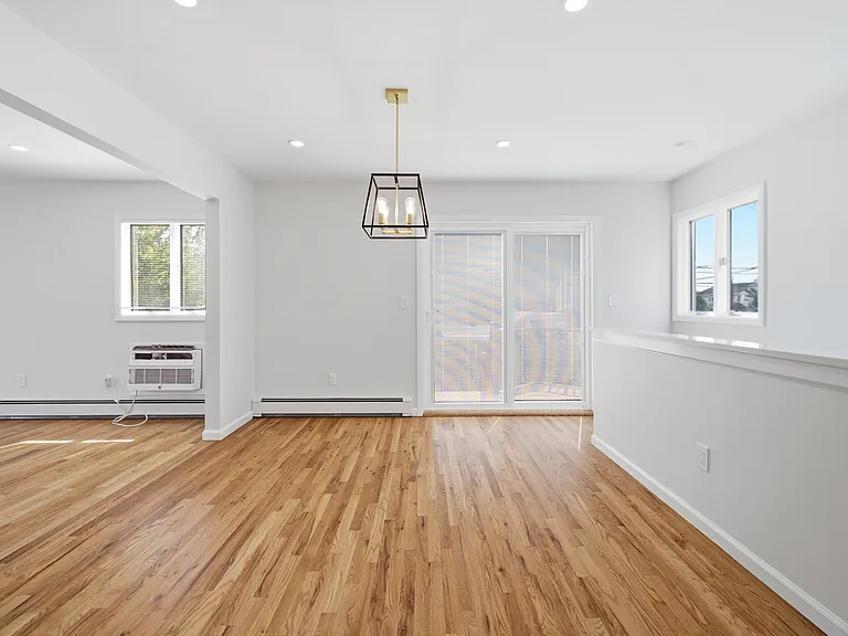 580 E Pine St — Photo 9