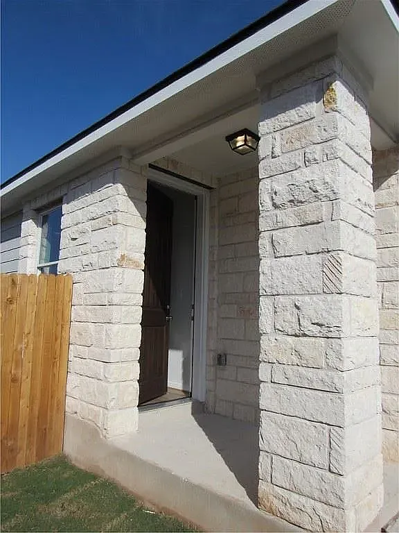 Building Photo - 302 Cold Spring Loop