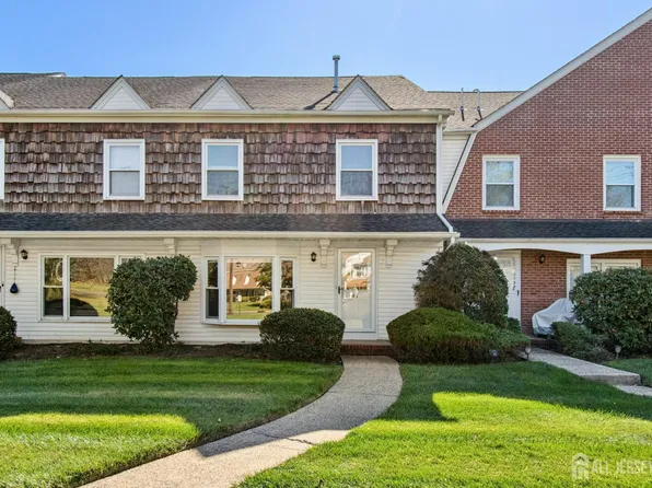 44 Maddaket Vlg, Scotch Plains, NJ 07076