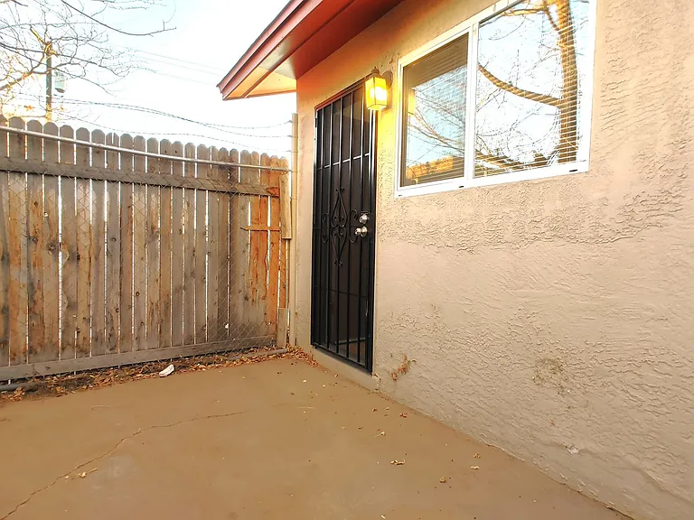 511 Candelaria Rd NW — Photo 7