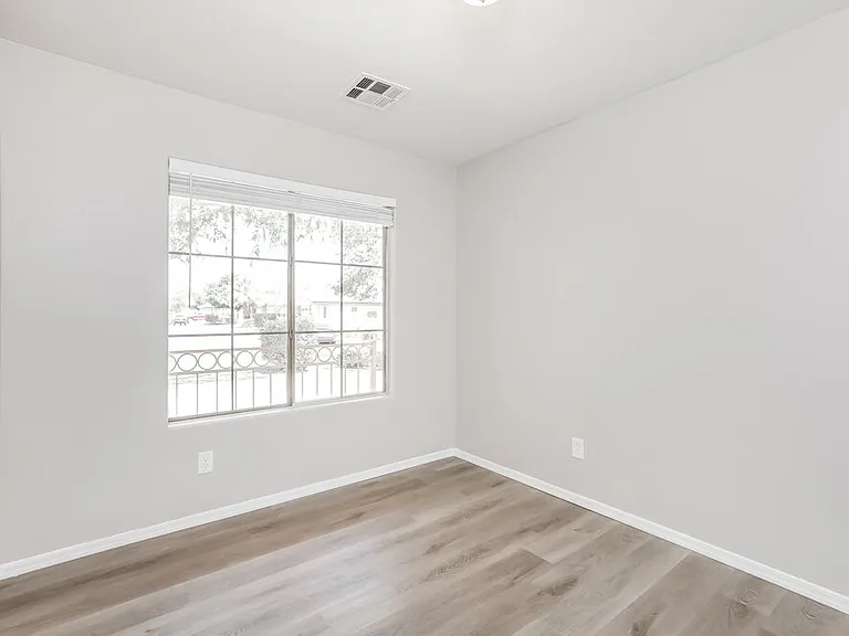 2224 S 83rd Ln — Photo 17