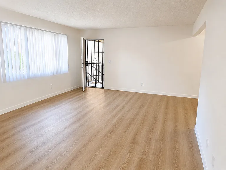 704 S Webster Ave #3 — Photo 4