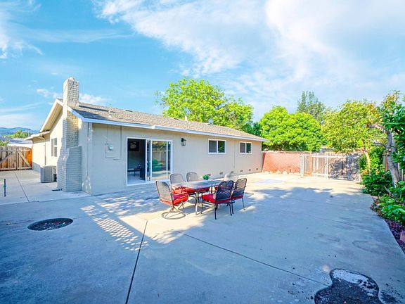 2nd image of 1097 Cloverbrook Dr