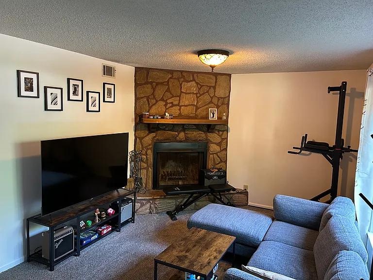 1549 Theresa Dr #B — Photo 2