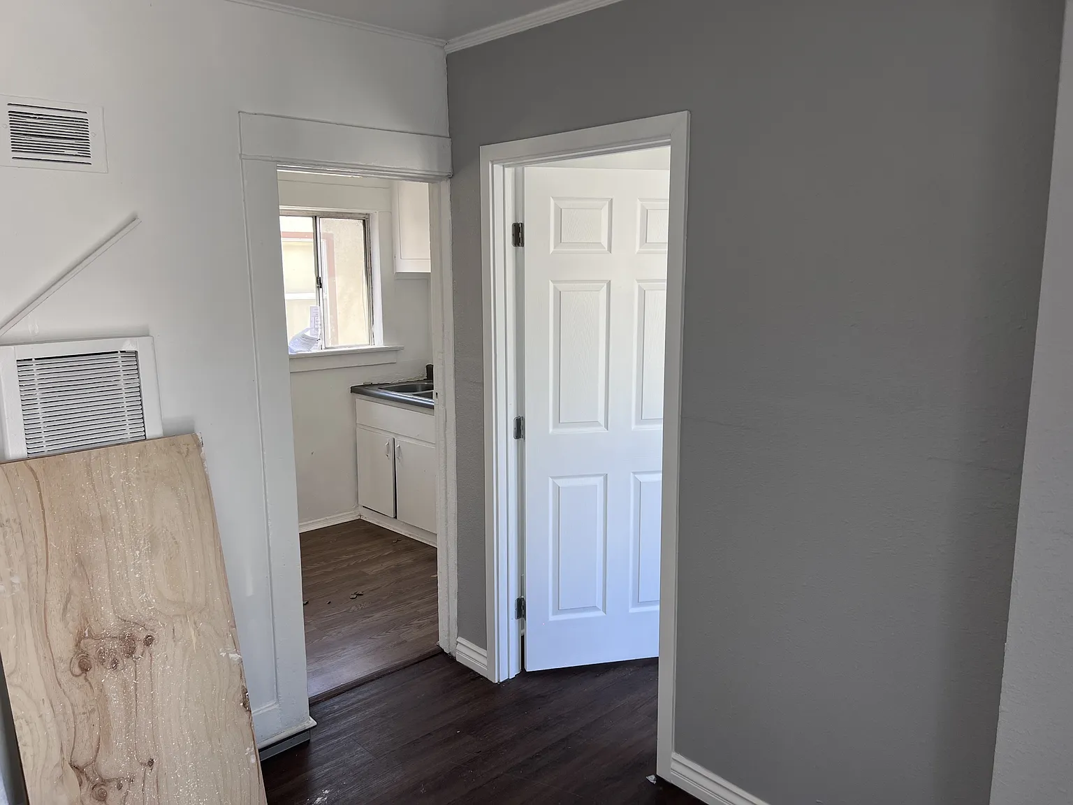 220 W F St — Photo 3