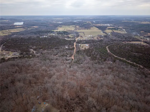 Mission Dr #13, Eureka Springs, AR 72631
