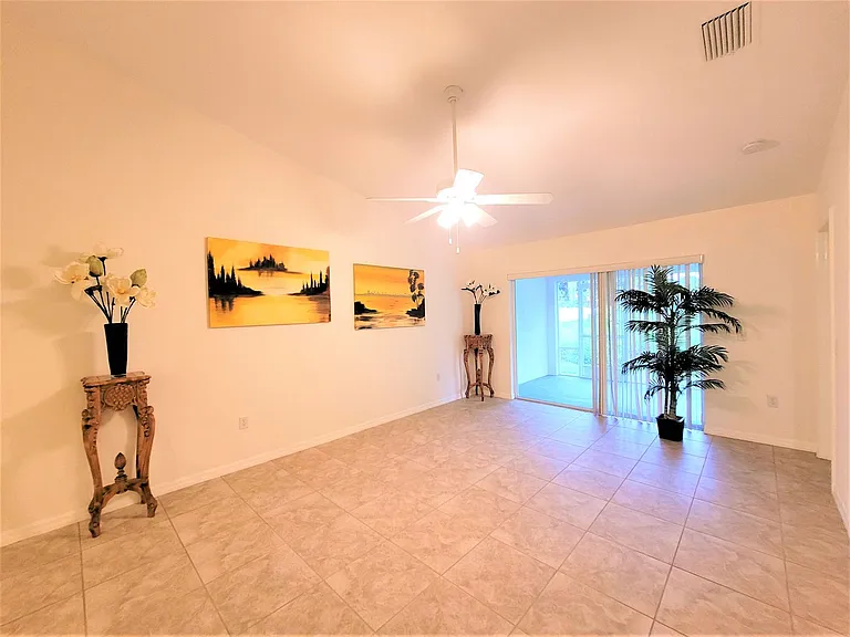 351 Del Monte Rd #B — Photo 12