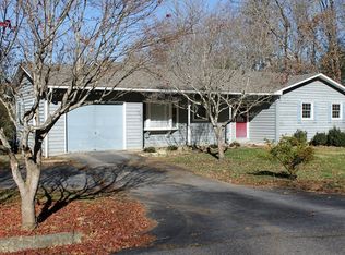 104 Pleasant Hill Dr, Franklin, NC 28734