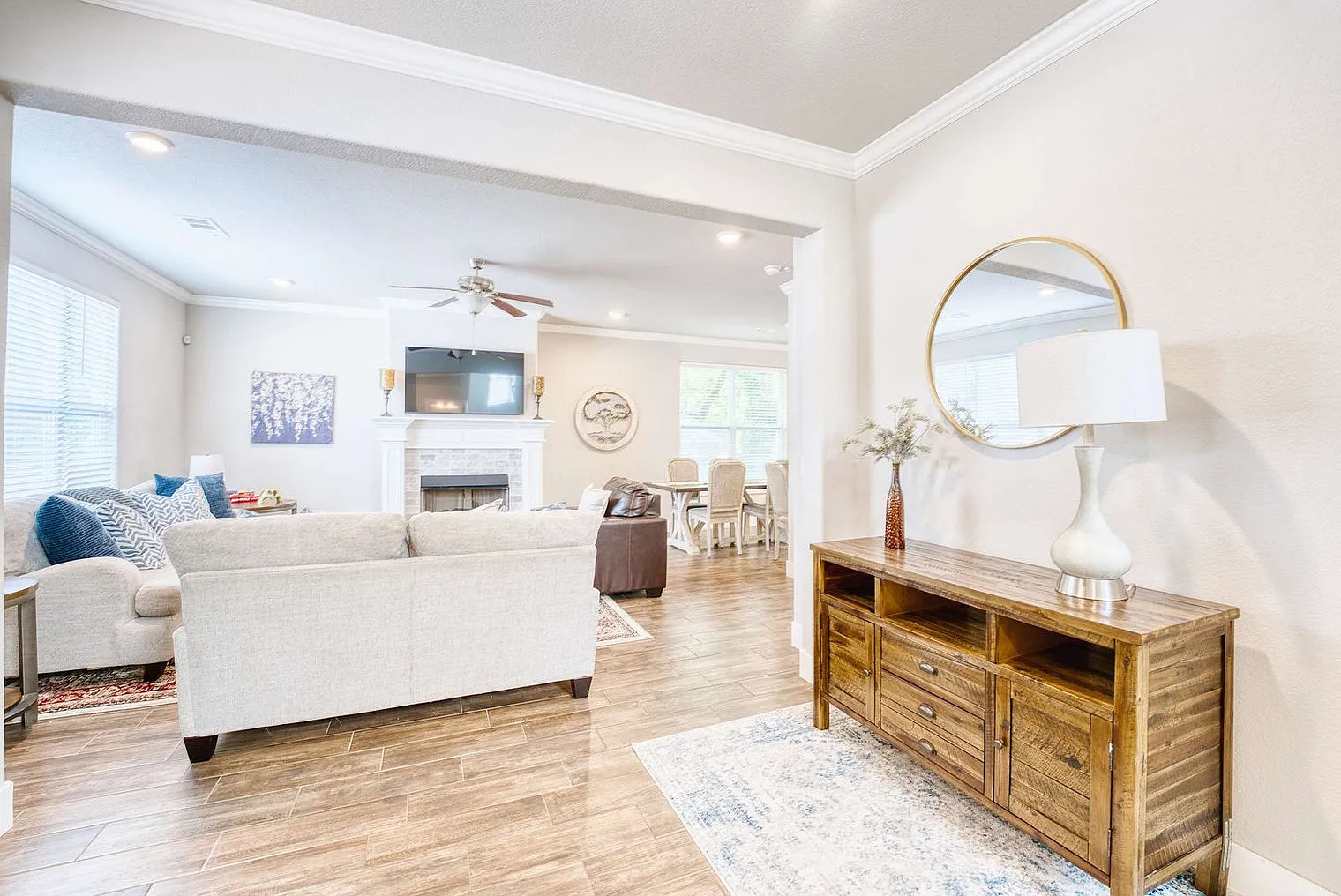 6 bed, 6.0 bath, 2615 sqft, $9,580 — Photo 3