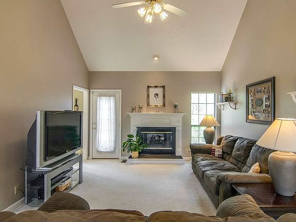 Great Room w/Fireplace