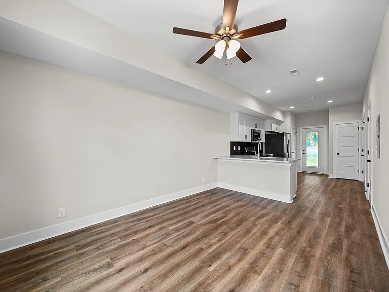 1035 Sinclair Dr #3B — Photo 4