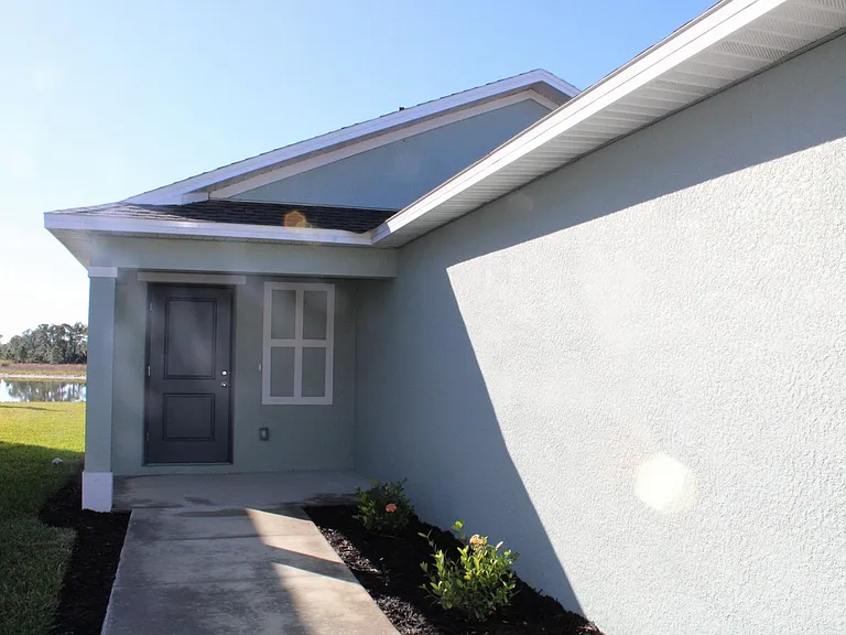 19542 Fairhill Ct — Photo 2