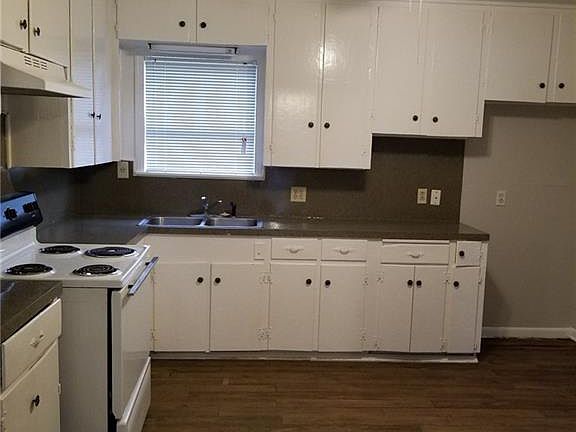 3rd image of 4933 Marion Cir