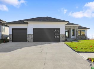 21125 Arlington St, Elkhorn, NE 68022
