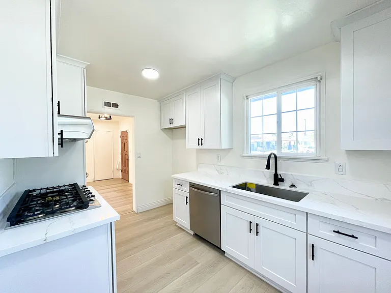 13708 Purche Ave — Photo 11