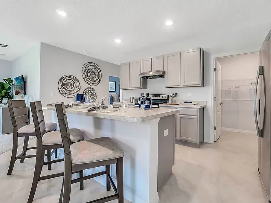 5 bed, 2447 sqft, $2,650 — Photo 3