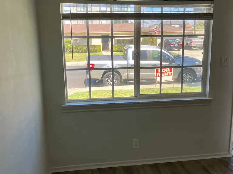11171 Maple St — Photo 3
