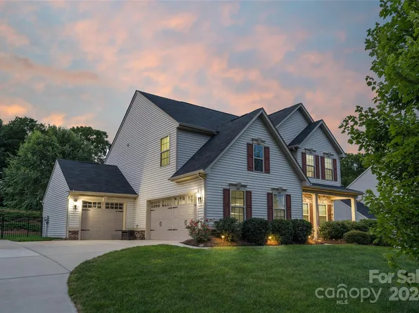6909 Pin Oaks Dr, Denver, NC 28037