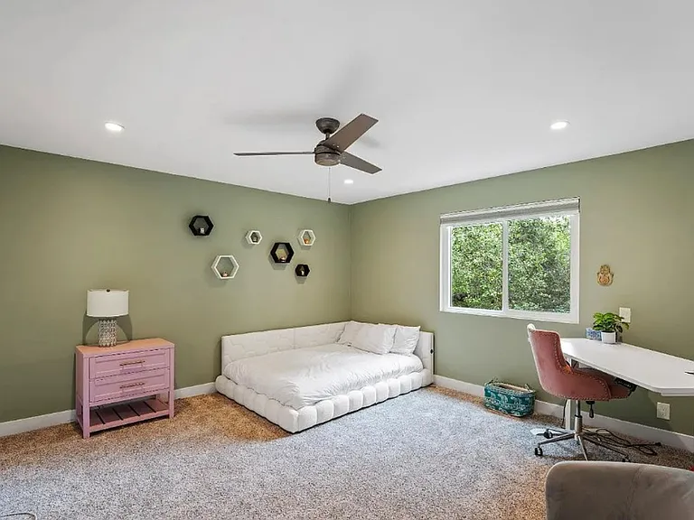 820 Foothill Ln — Photo 20