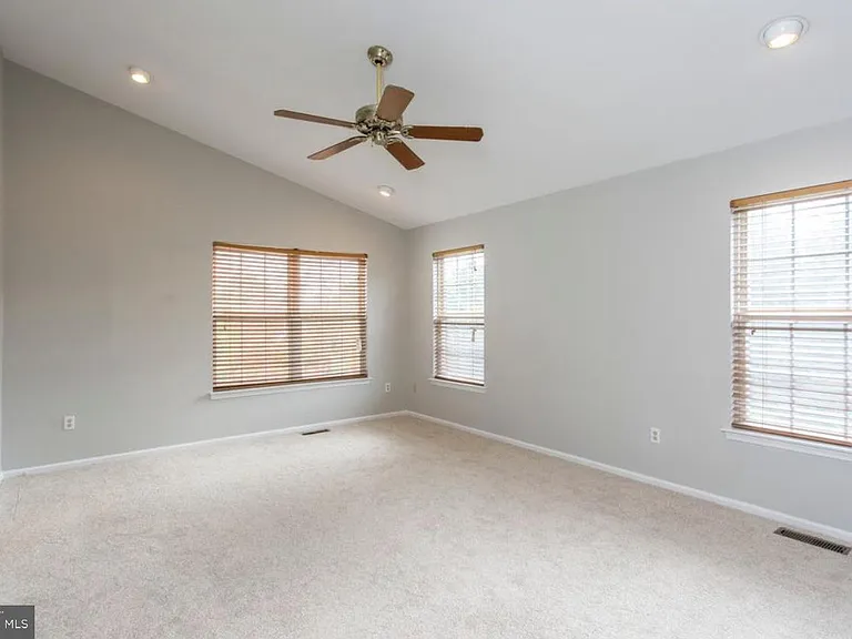 105 Farrington Ct — Photo 15