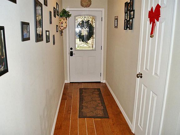 ATTRACTIVE ENTRY WITH LEADED GLASS FRONT DOOR