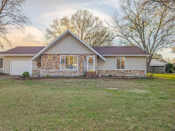 124 Cherokee Dr, Martin, TN 38237