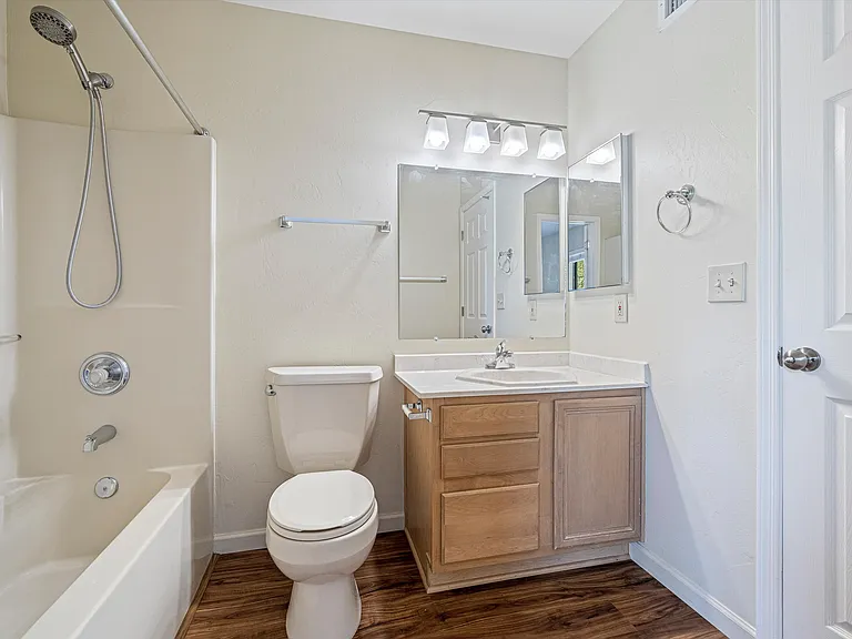 311 N Hillside Dr — Photo 11