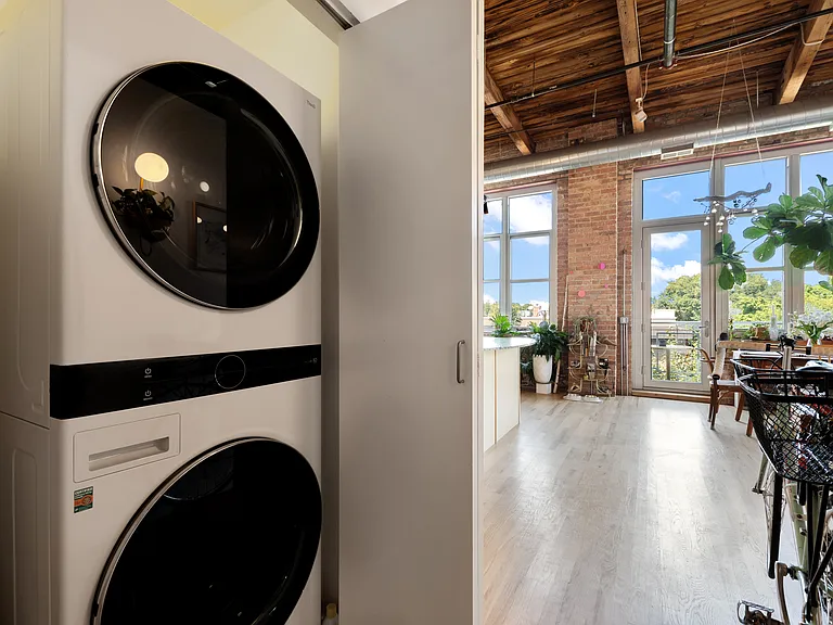2111 W Churchill St #306 — Photo 17