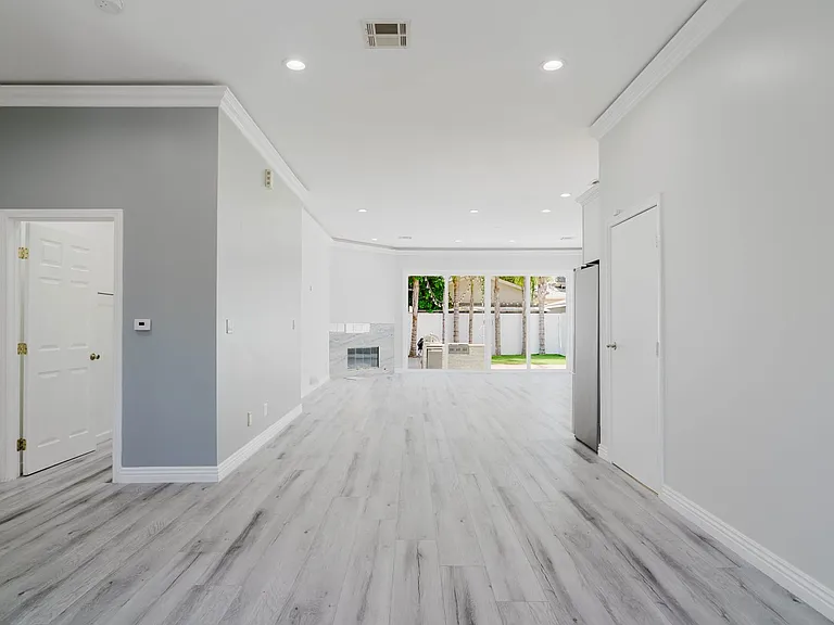 17908 Califa St — Photo 7