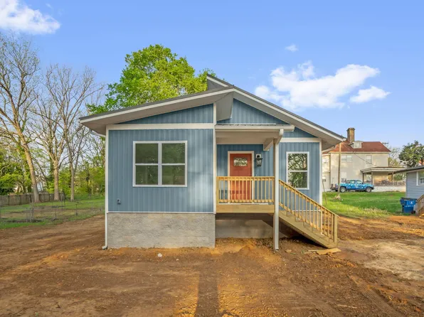 230 N Melville St, Graham, NC 27253