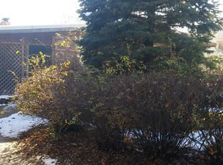 3319 Summit St, Omaha, NE 68112