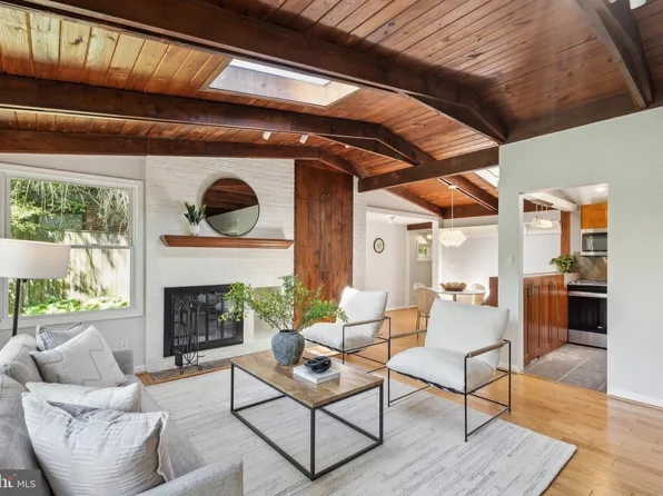 7711 Holmes Run Dr, Falls Church, VA 22042