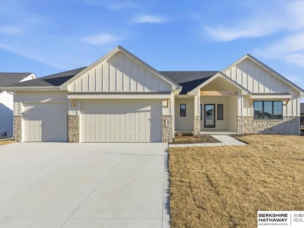 5439 Kestrel Pkwy, Elkhorn, NE 68022