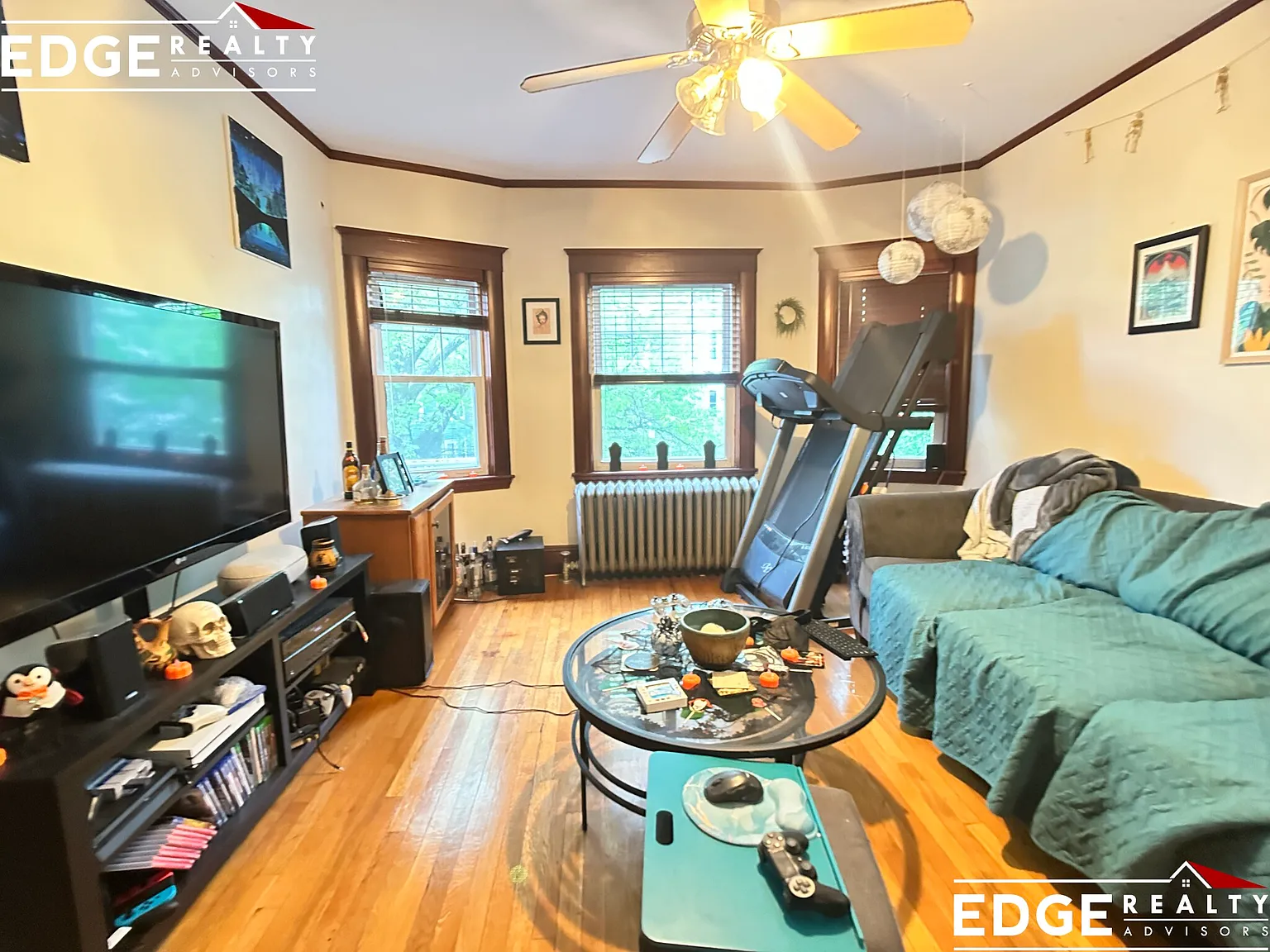 3 bed, 1200 sqft, $3,300 — Photo 2